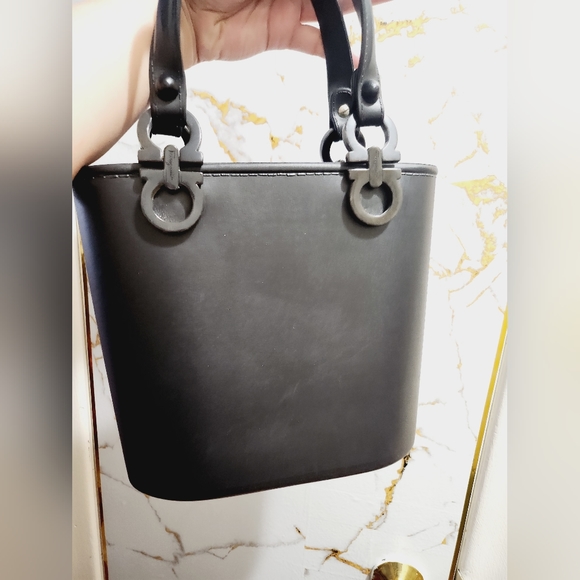 SOLD!Original Salvatore Ferragamo jelly handbag - Picture 10 of 12